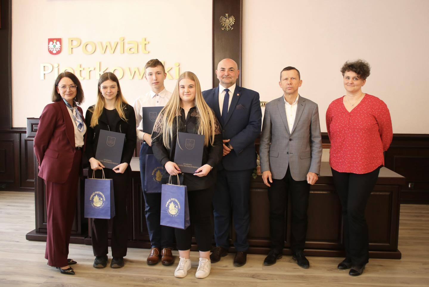 Stypendia Starosty Powiatu Piotrkowskiego dla najwybitniejszych uczniów przyznane