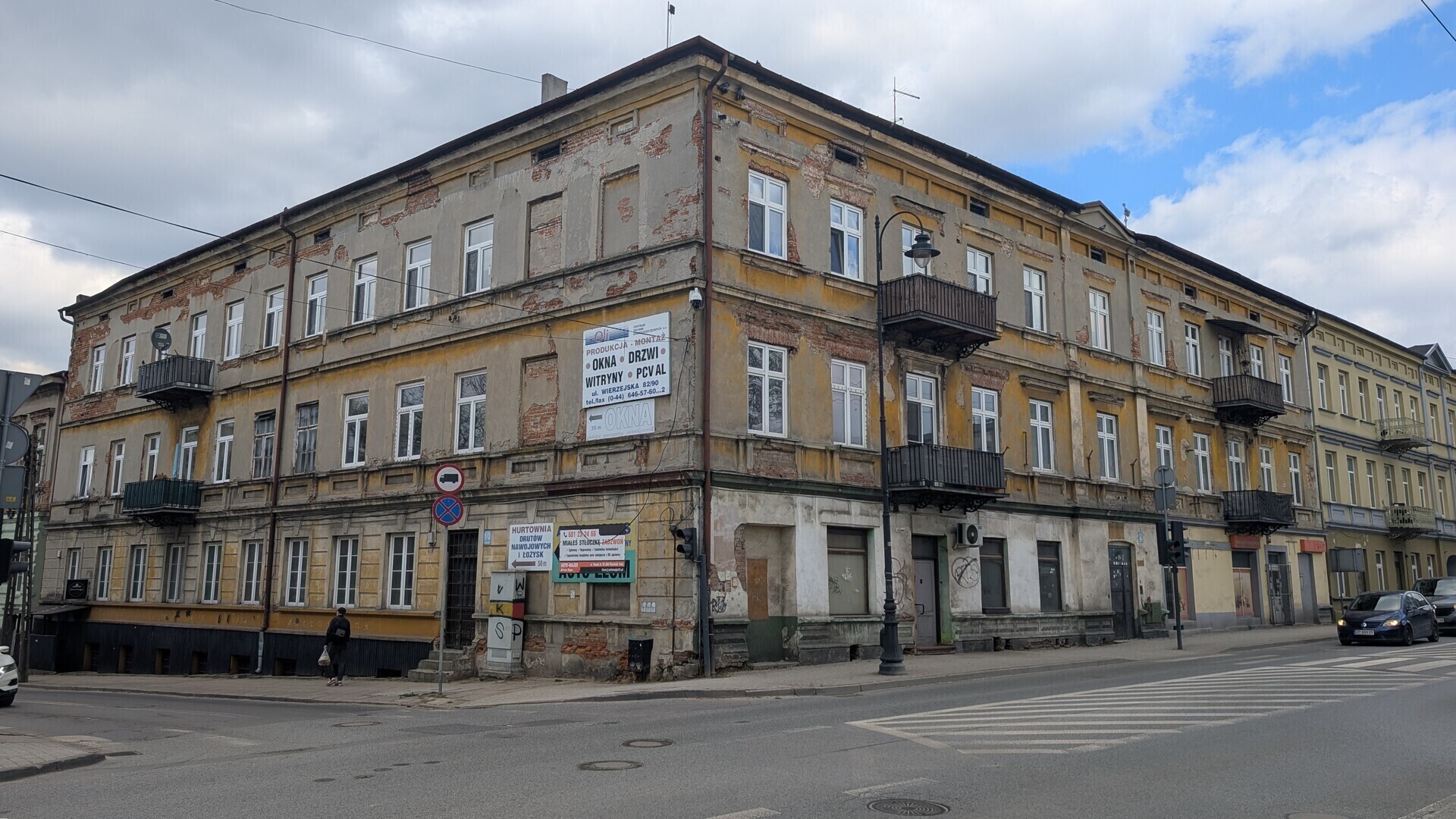 Kamienica grozy w Piotrkowie Mieszkańcy alarmują o strachu pożarze i agresji