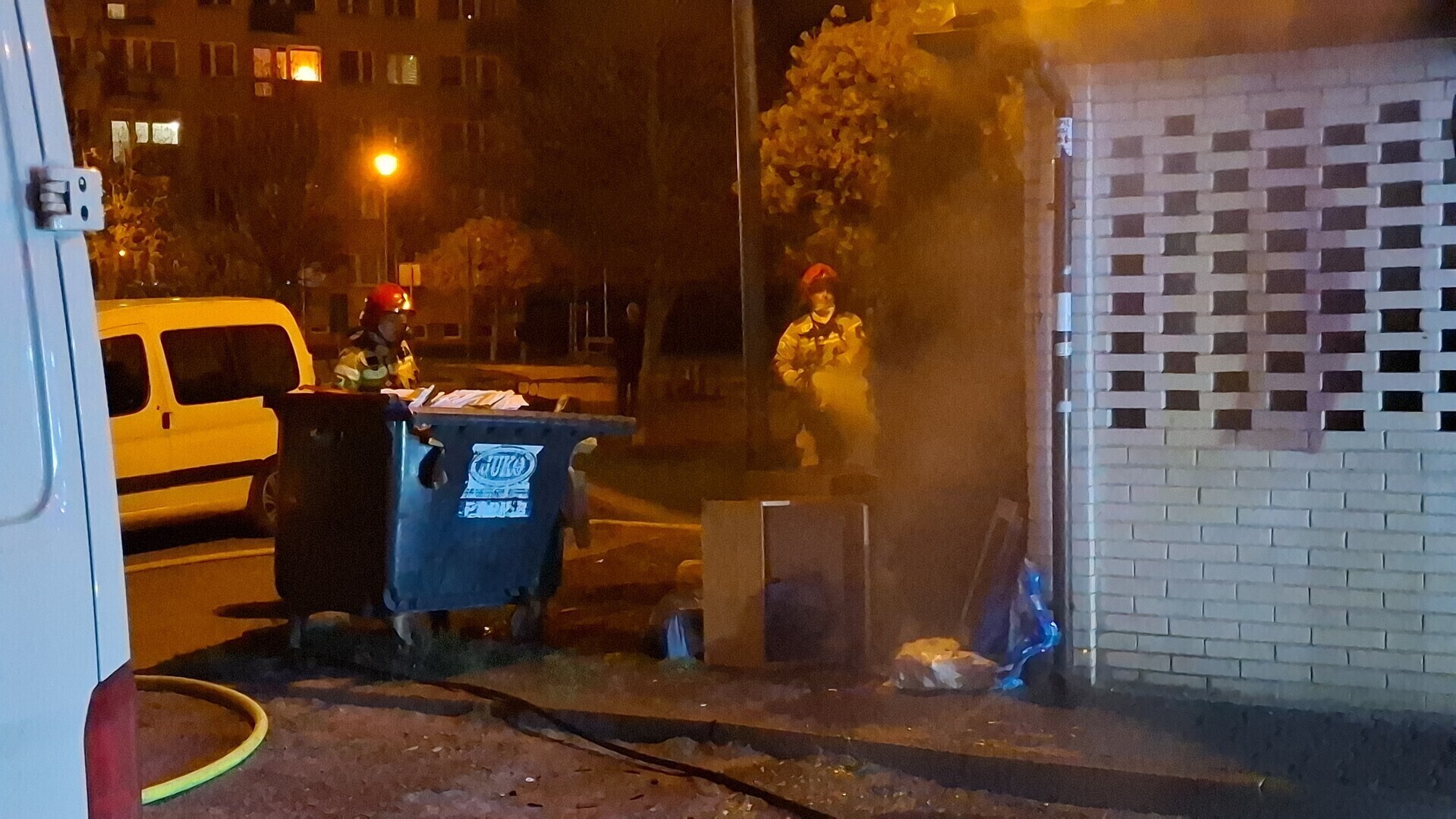 Pożar wiaty śmietnikowej na osiedlu przy ul. Wysokiej