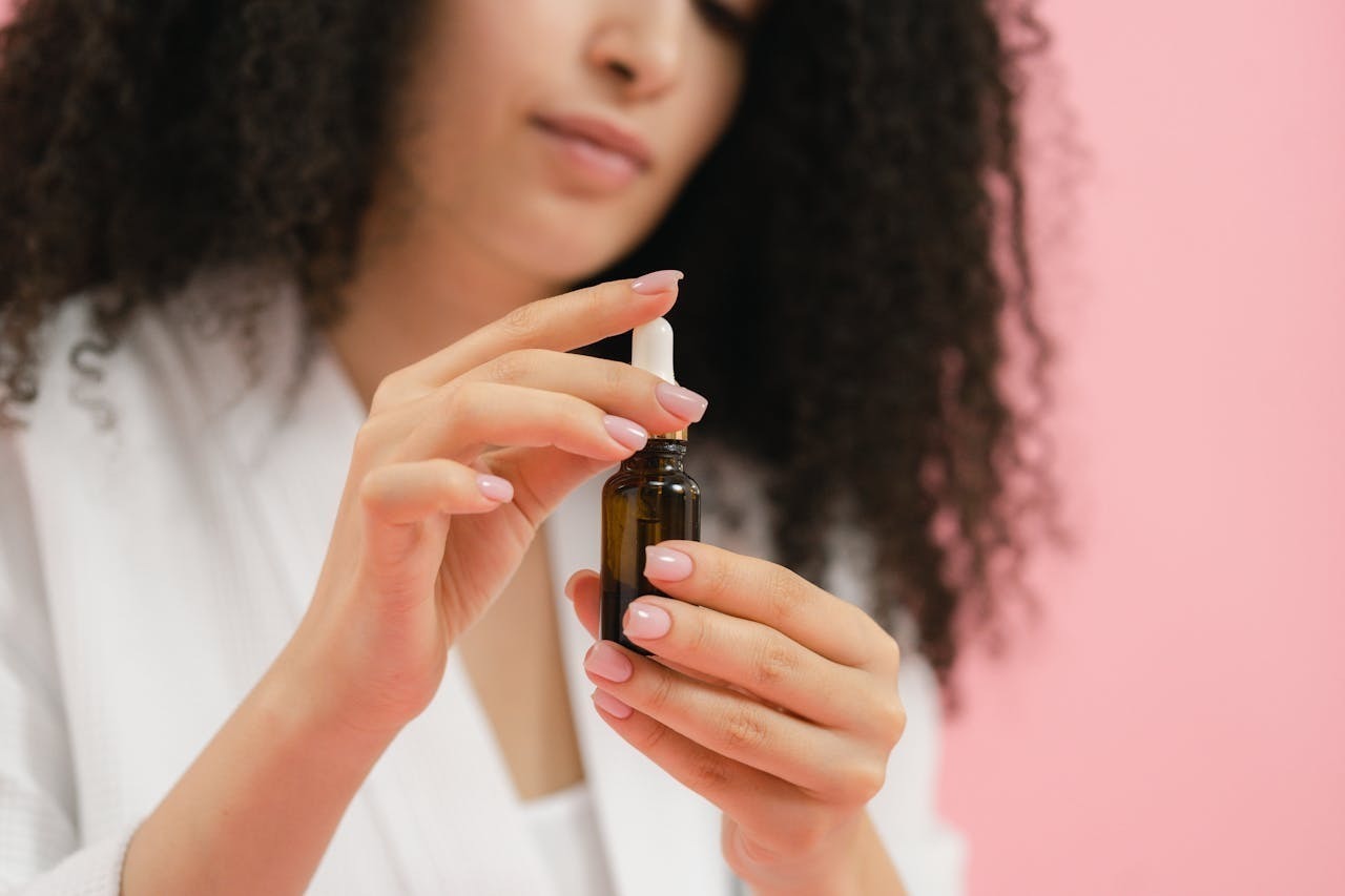 Jak wybrać olej do włosów żeby ich nie obciążyć Przewodnik po porowatości