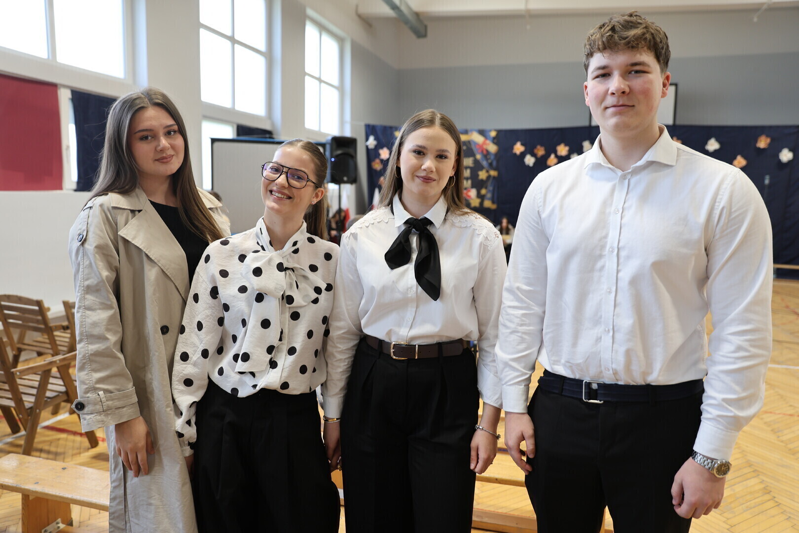 Ostatni dzwonek i powrót za kilka dni. Maturzyści II LO zakończyli rok szkolny