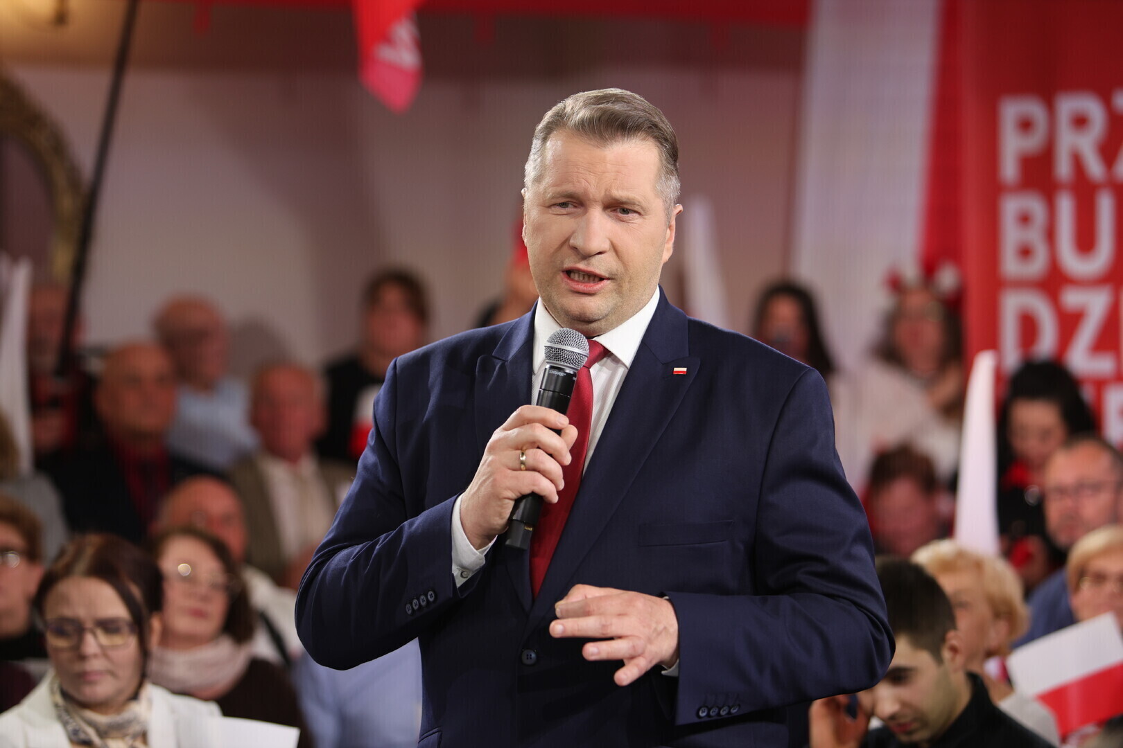 Pełna sala na spotkaniu z Przemysławem Czarnkiem w Piotrkowie Trybunalskim. Mocne słowa o zdrowiu gospodarce i wyborach