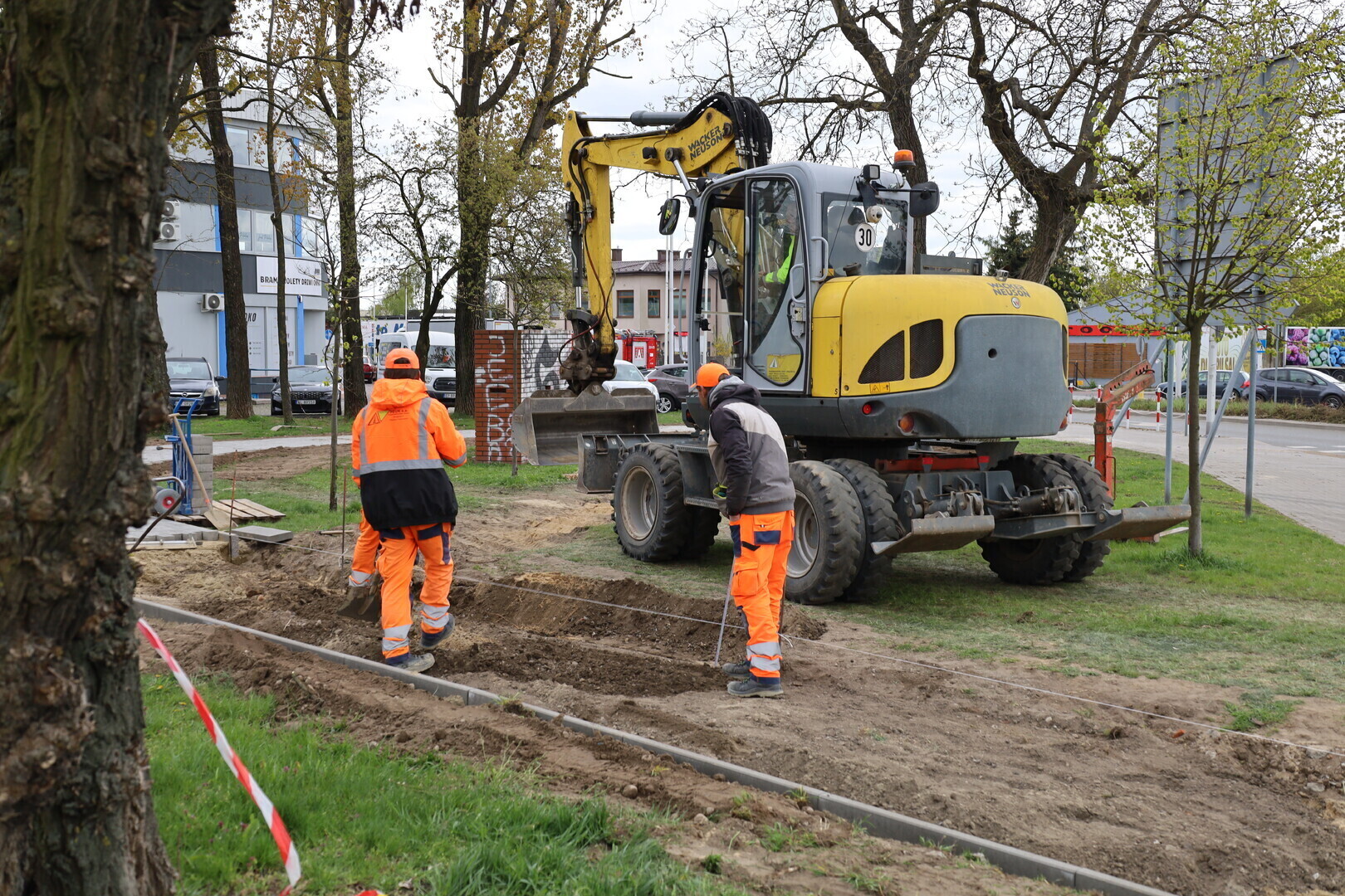 Skwer przy rondzie Sulejowskim doczekał się zmian. Ruszył remont