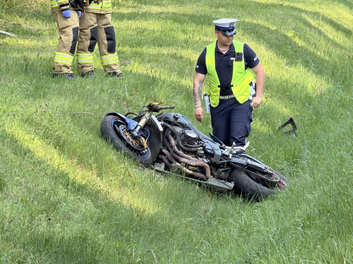 Wypadek na DW742 między Przygłowem a Łęcznem. Motocyklista w szpitalu droga zablokowana
