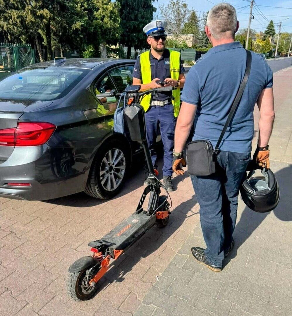 Piotrkowscy policjanci kontrolują użytkowników hulajnóg elektrycznych