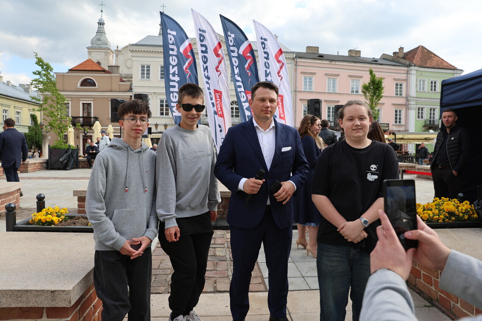 Mentzen w Piotrkowie Trybunalskim. Mieszkańcy pytali o Ukrainę NFZ i kolej do Bełchatowa