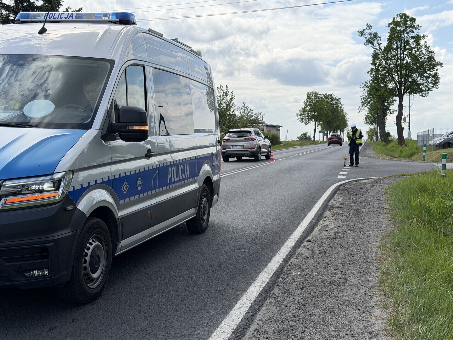 Motocyklista ranny po zderzeniu z busem na DK91 pod Piotrkowem
