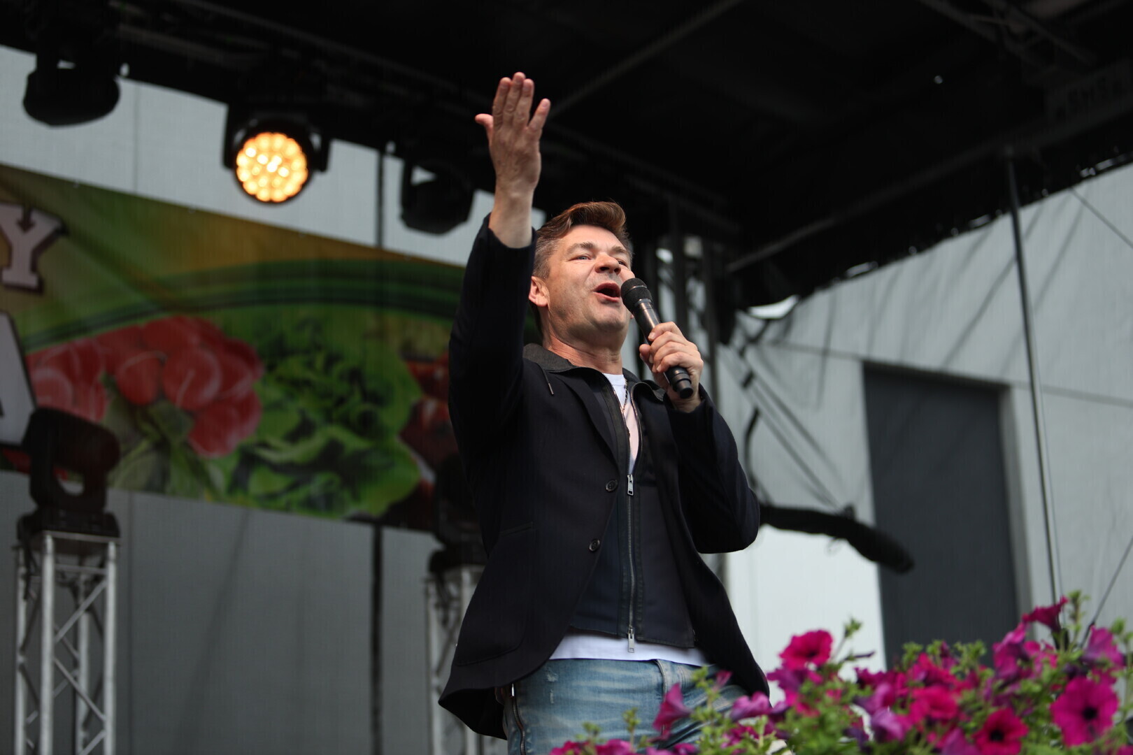 Dni Grabicy 2026. Zenek Martyniuk przyciągnął tłumy mimo deszczowej pogody