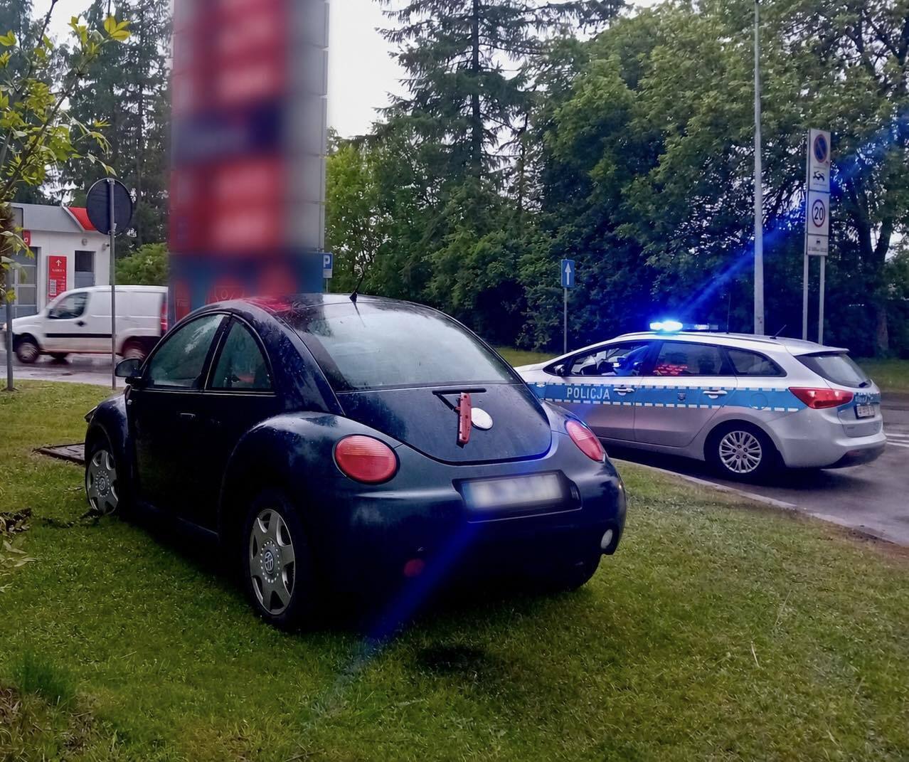 Pijana 36-latka uderzyła w pylon stacji paliw i zaczęła uciekać pieszo zatrzymał ją policjant po służbie.