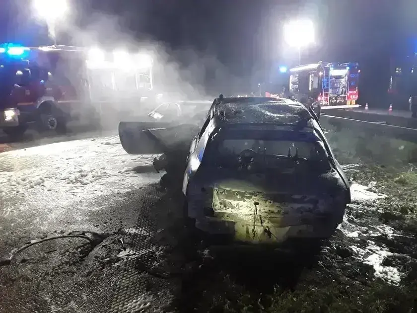 Jechał pod prąd autostradą A1. Jedna osoba zginęła a trzy zostały ranne w tragicznym wypadku pod Czarnocinem w powiecie piotrowskim