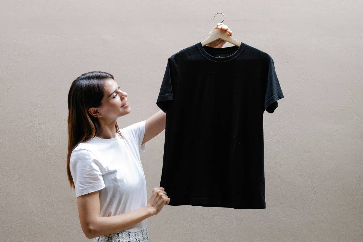T-shirty damskie jak nosić basicowe koszulki na co dzień