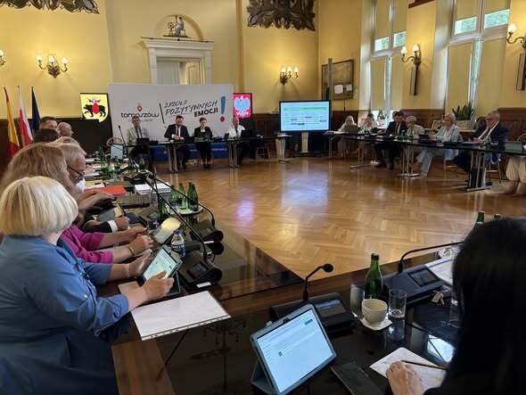 Prezydent Tomaszowa Mazowieckiego uzyskuje absolutorium Rada Miejska docenia wyniki działalności za 2025 rok