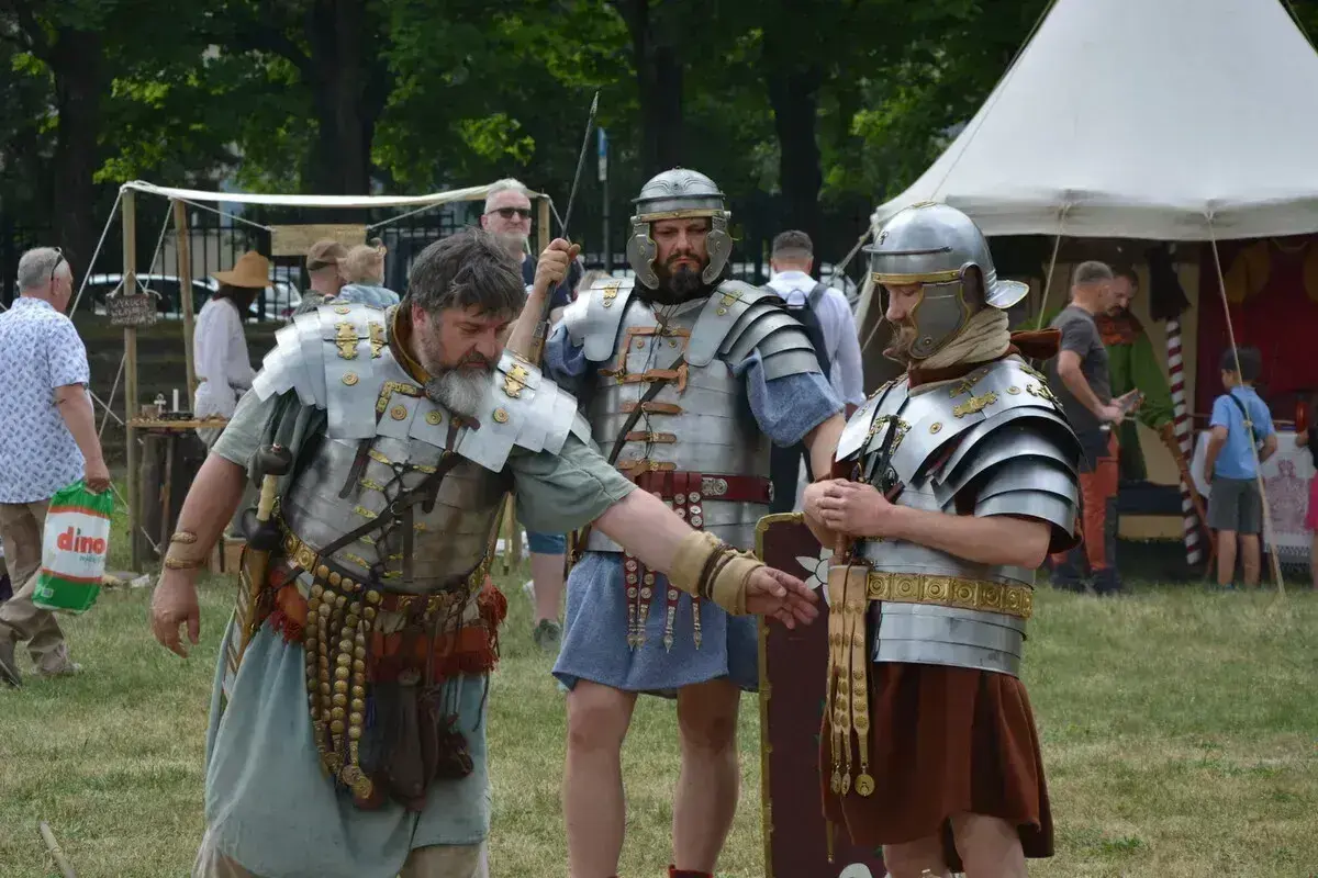 Historyczny Piknik Rodzinny w Piotrkowie Trybunalskim. Wikingowie gladiatorzy i dawne rzemiosła już 7 czerwca 2026 roku