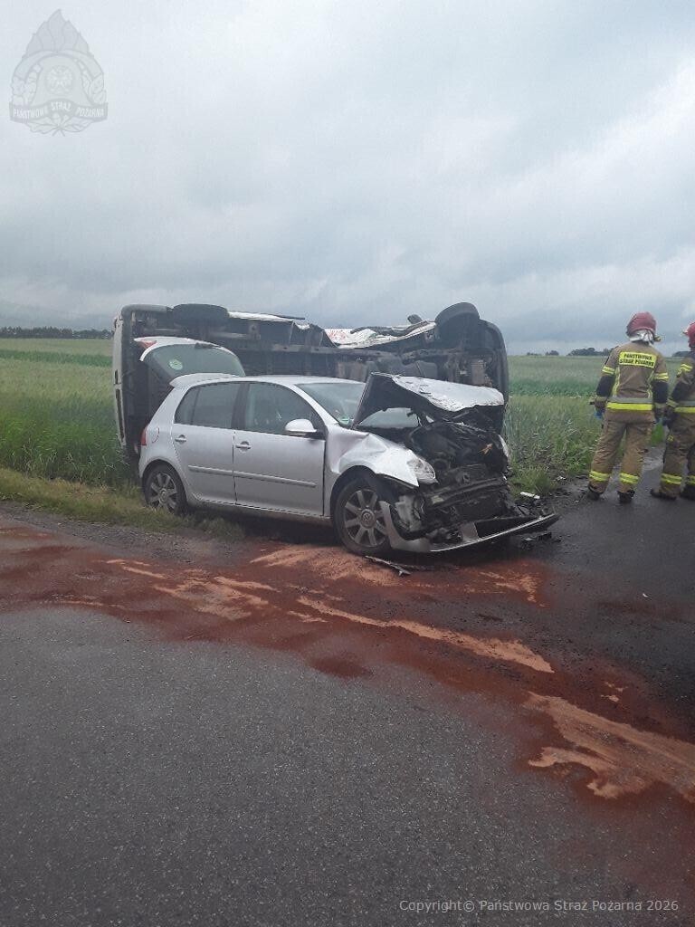 Trzy osoby ranne w zderzeniu dwóch samochodów w Gutowie Dużym