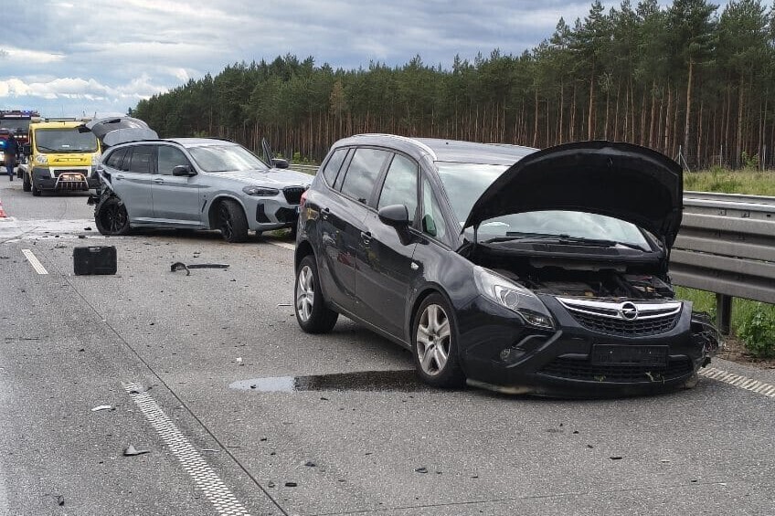 Karambol na autostradzie A1. Jedna osoba została ranna podczas udzielania pomocy