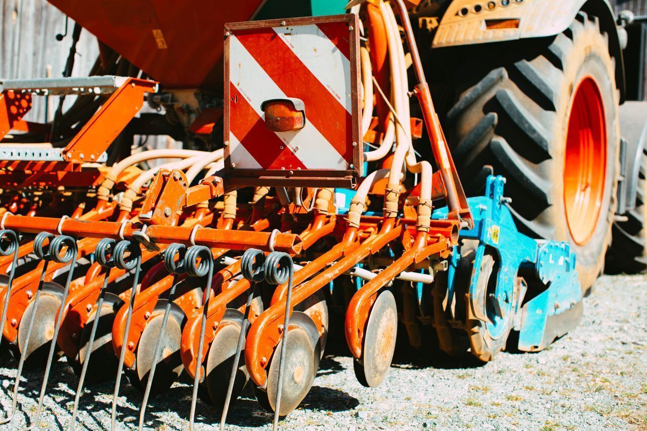 Precyzyjny dobór części do maszyn rolniczych fundament niezawodności i wydajności