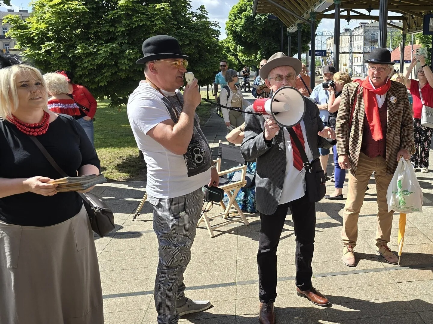 Piotrków Filmowy Miasto które gra. W niedzielę druga edycja happeningu na dworcu PKP