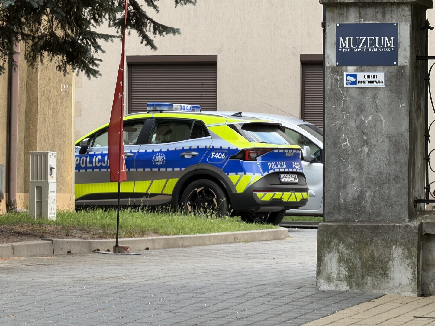 Granaty pociski i materiały wybuchowe znalezione w muzeum. W akcji saperzy i policja