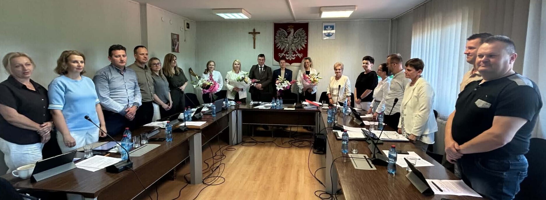 Rada Gminy Czarnocin udzieliła wójtowi Mariuszowi Kozubowi wotum zaufania oraz absolutorium z tytułu wykonania budżetu za 2025 rok. Decyzja zapadła podczas sesji która odbyła się 16 czerwca 2026 roku