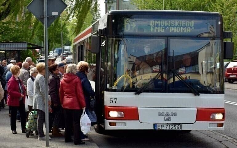 Pomoc dla miasta partnerskiego czy kontrowersyjna decyzja Dyskusja wokół autobusów dla Równego