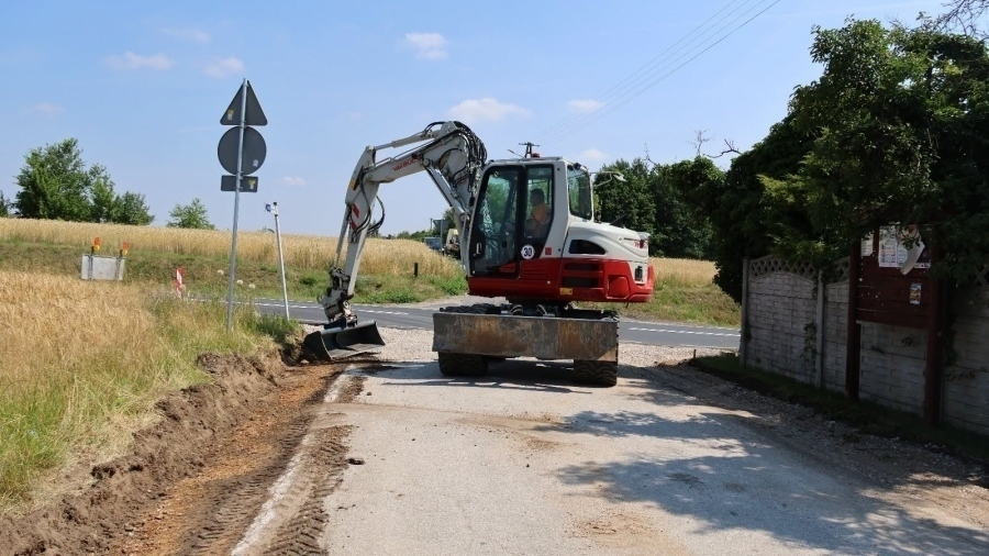 Trwają drogowe inwestycje w gminie Kamieńsk. Prace w Szpinalowie Górnym i na ul. Kolejowej