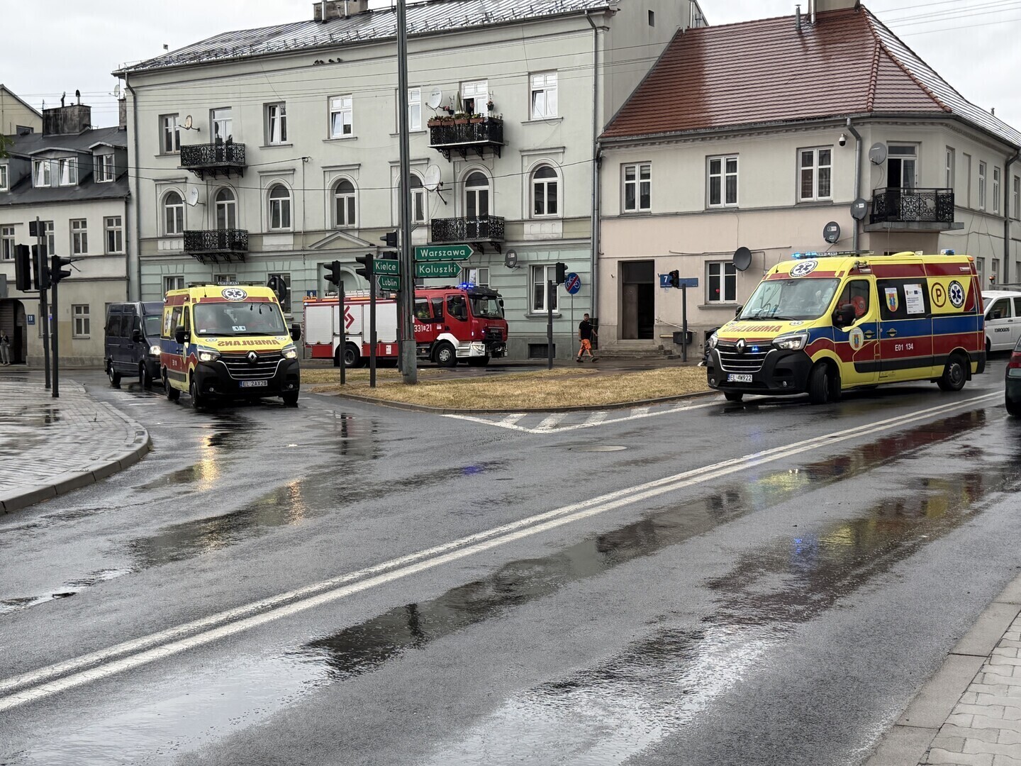 Dwie osoby ranne po zderzeniu na skrzyżowaniu Wojska Polskiego i Jerozolimskiej w Piotrkowie. Żaden z kierowców nie przyznaje się do winy sprawa trafi do sądu