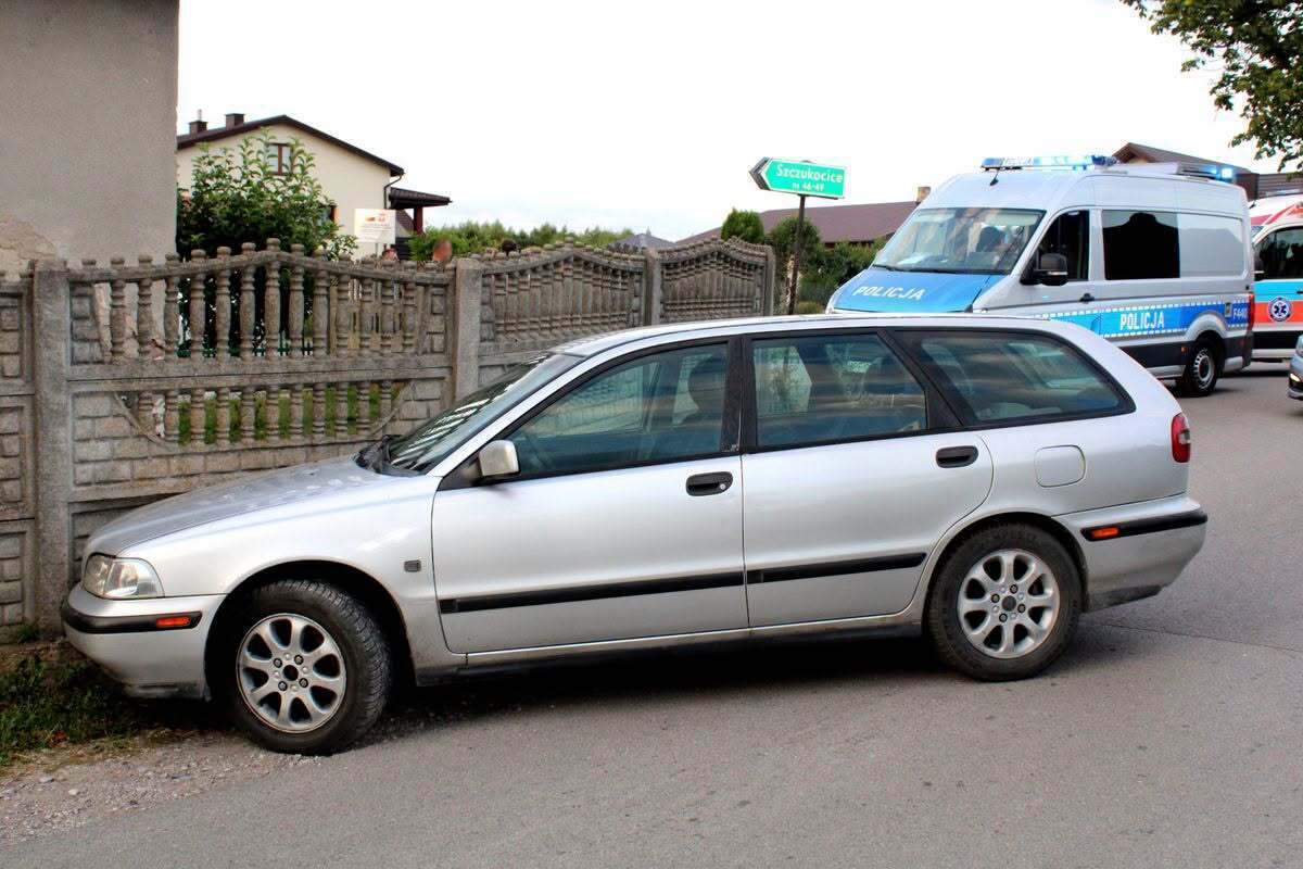 16-latka prowadziła auto mimo braku uprawnień. Młoda Ukrainka wjechała w płot