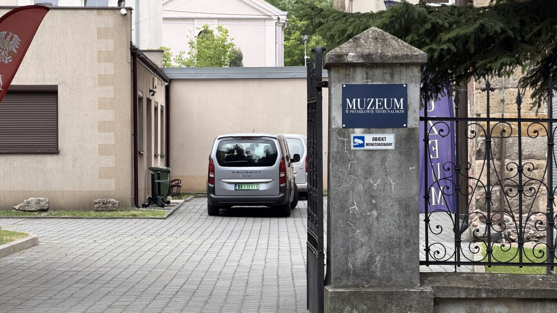 Kolejne przedmioty znalezione w Muzeum w Piotrkowie. Policja zabezpieczyła zardzewiały pistolet i amunicję