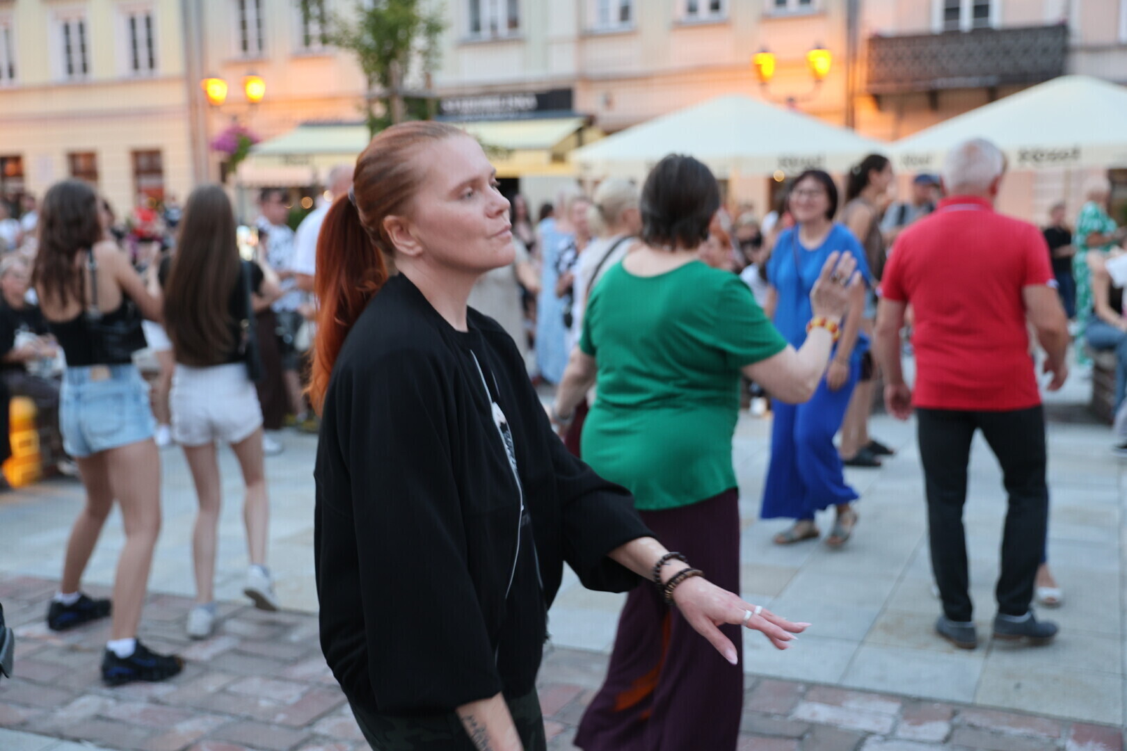 Rynek Trybunalski pękał w szwach Tłumy na pierwszej letniej potańcówce miejskiej