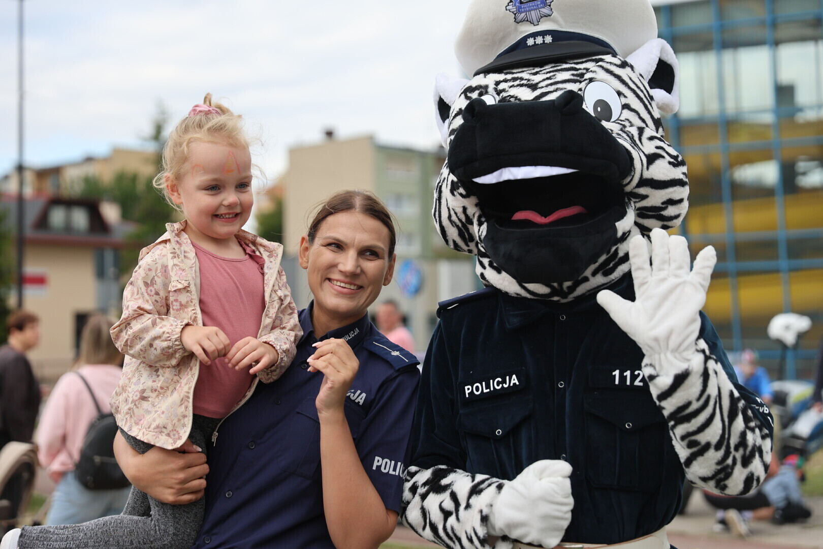 Piknik policyjny przy ul. Niemena przyciągnął tłumy mieszkańców. Wspólne świętowanie z okazji Święta Policji