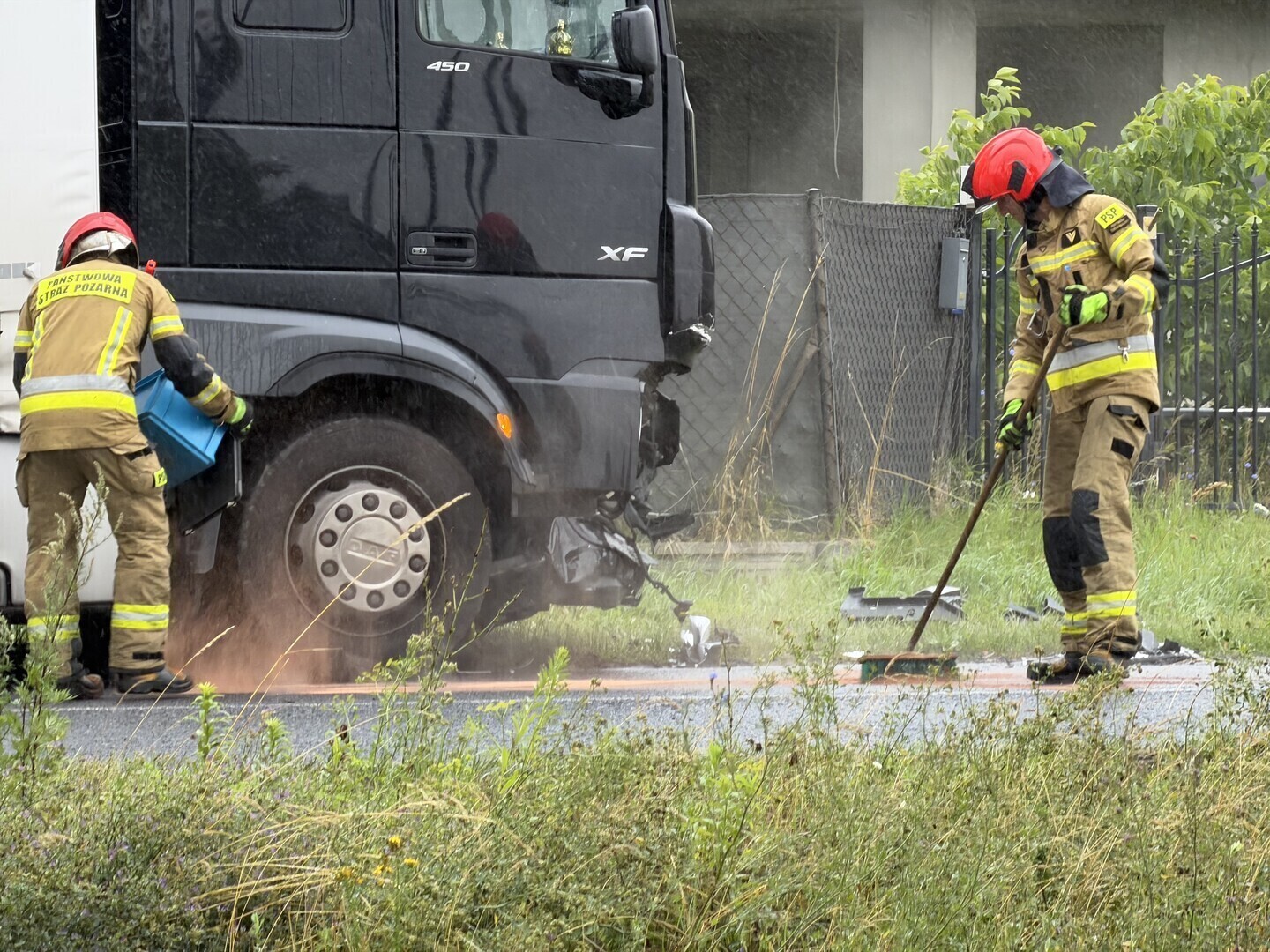 Groźny wpadek na Wolborskiej. Droga w Meszczach całkowicie zablokowana