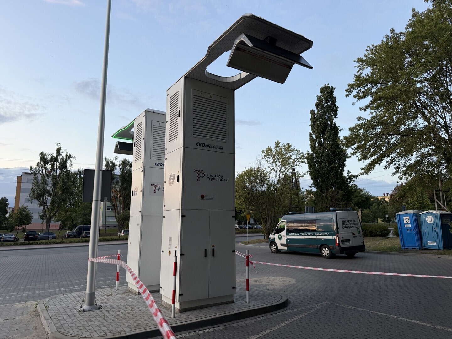 Mężczyzna został porażony prądem na stacji ładowania autobusów w Piotrkowie. 30-latek trafił do szpitala