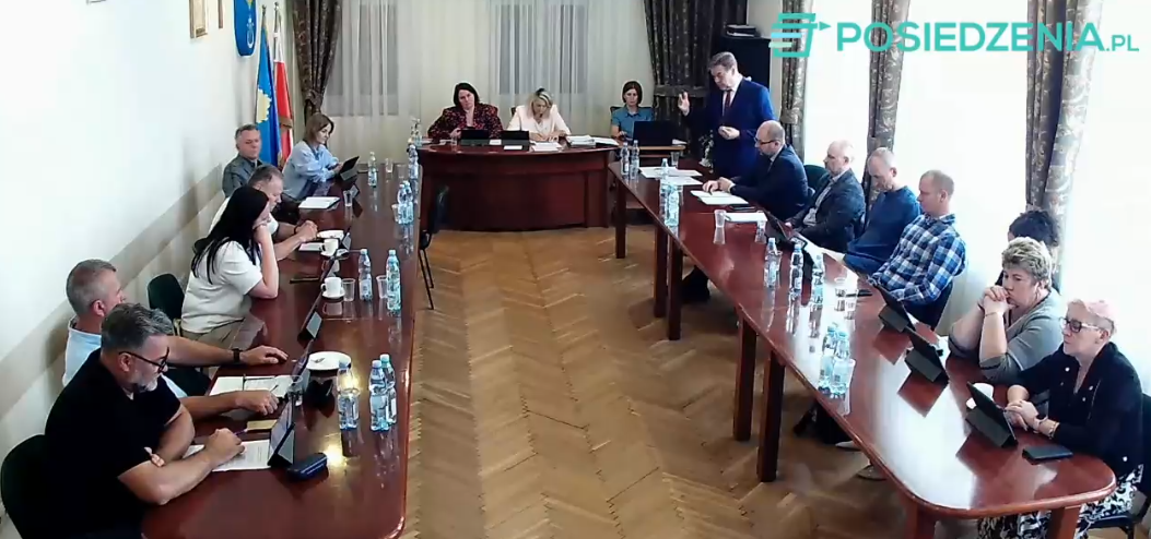 Mieszkańcy protestują przeciwkoplanowanej budowie chlewni. Wójt zapowiada spotkaniei dalszą analizęsprawy