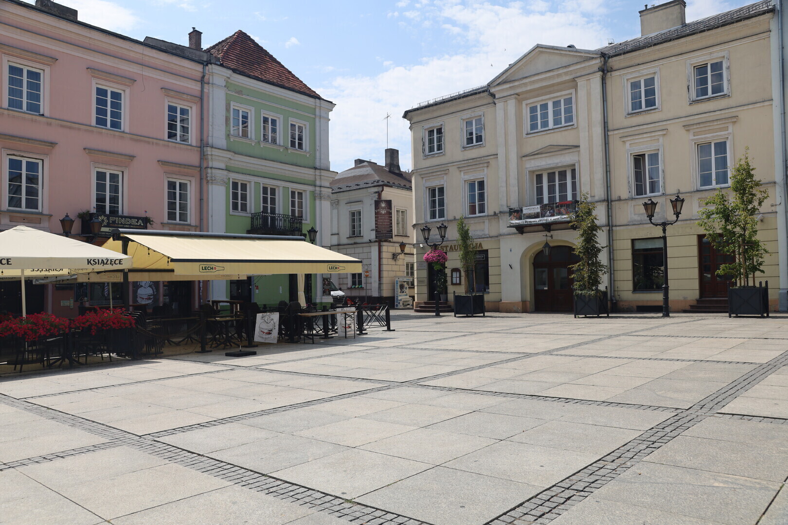 Piotrków walczy z betonozą Mieszkańcy chcą więcej drzew miasto pokazuje swoje działania
