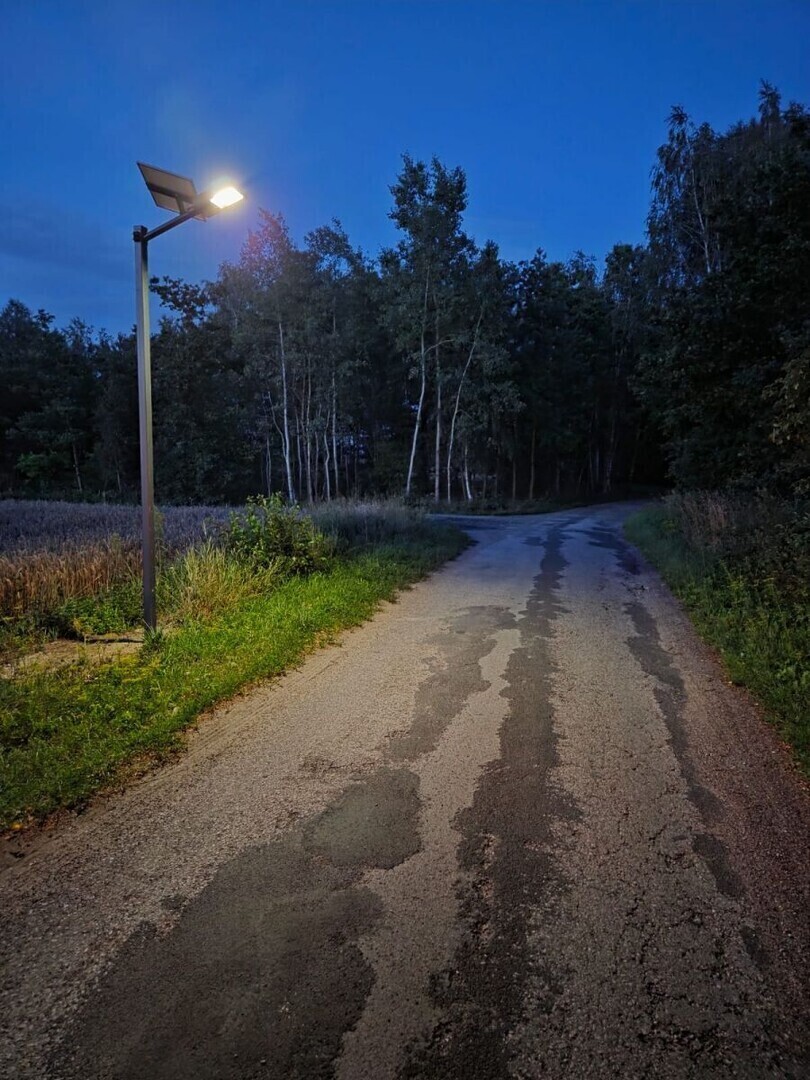 Nowe oświetlenie solarne połączyło Bujniczki z większym bezpieczeństwem