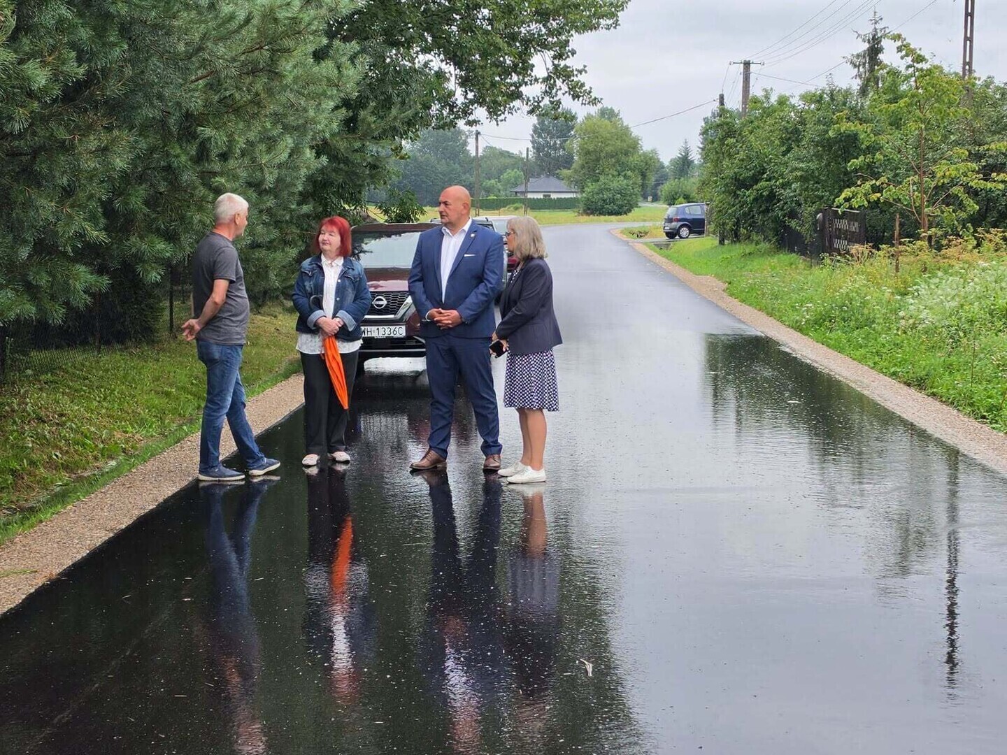 Inwestycje na drogach powiatowych w gminie Rozprza. Jeden odcinek gotowy na drugim trwają prace