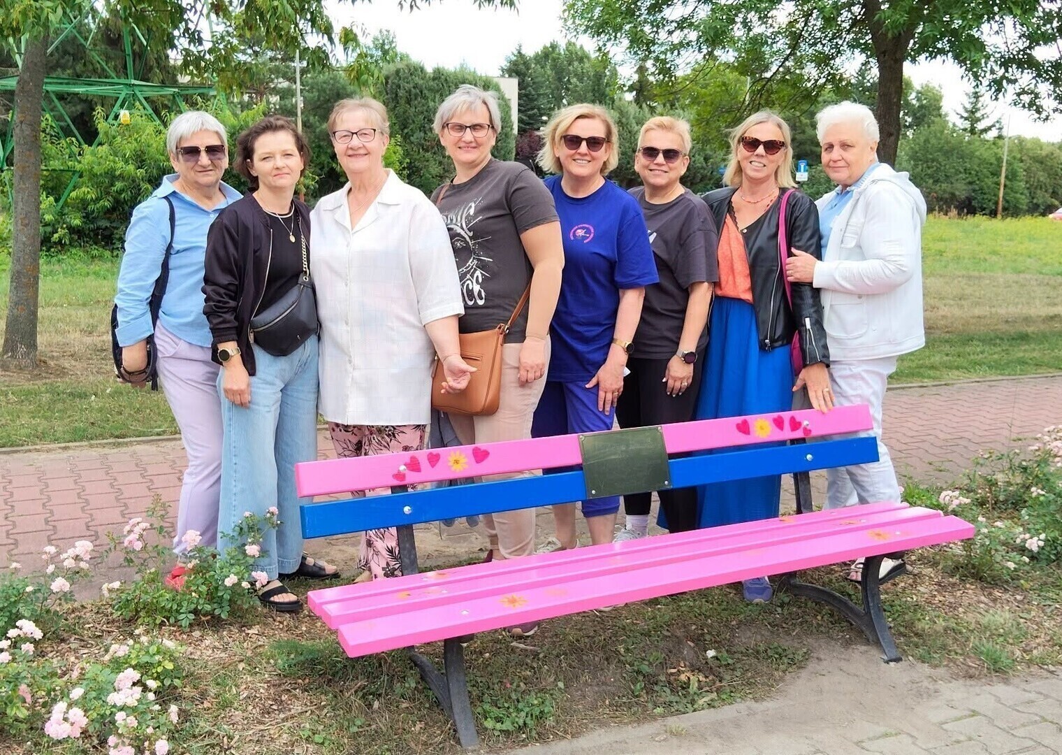 Po 4 latach odnowiono ławeczkę 15-lecia Piotrkowskiego Stowarzyszenia Amazonek Kamilki