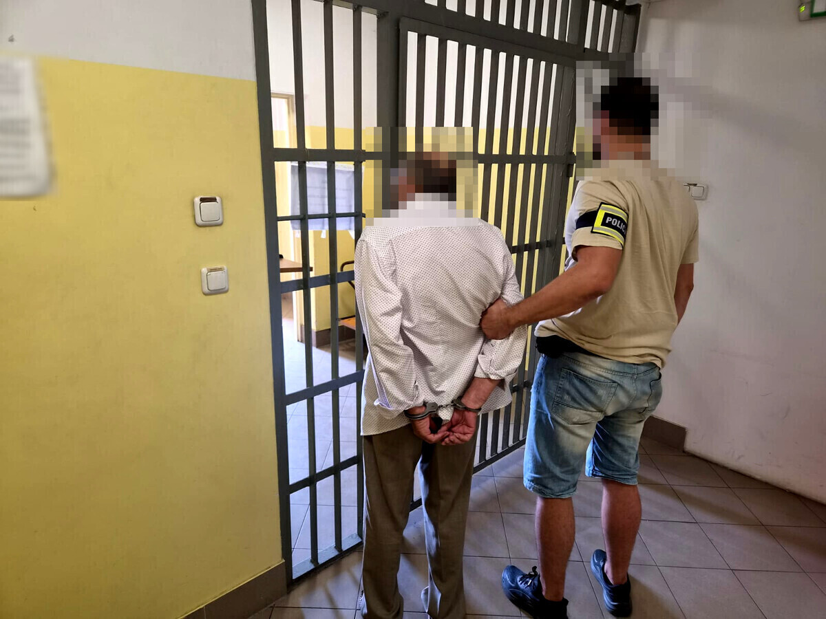 Zdjęcie 1:  Proponował policjantom łapówkę. 75-latek chciał „załatwić” sprawę za 500 zł. 