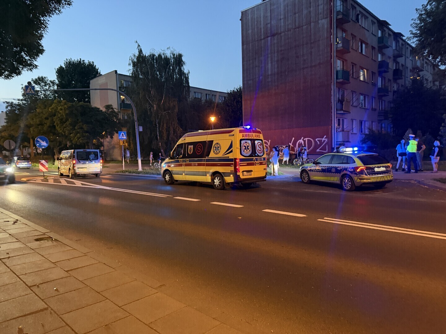 Groźny wypadek na Łódzkiej w Piotrkowie. Około dziesięcioletni chłopiec potrącony na przejściu dla pieszych. Świadkowie twierdzą że przejeżdżał przez nie rowerem
