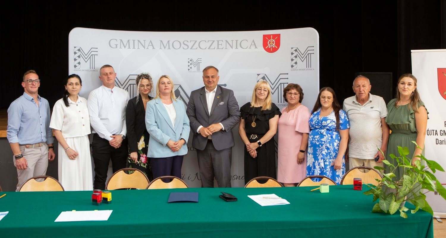 Ponad 431 tys. zł wsparcia dla Gminy Czarnocin. Podpisano umowy na kolejne inwestycje i projekty społeczne