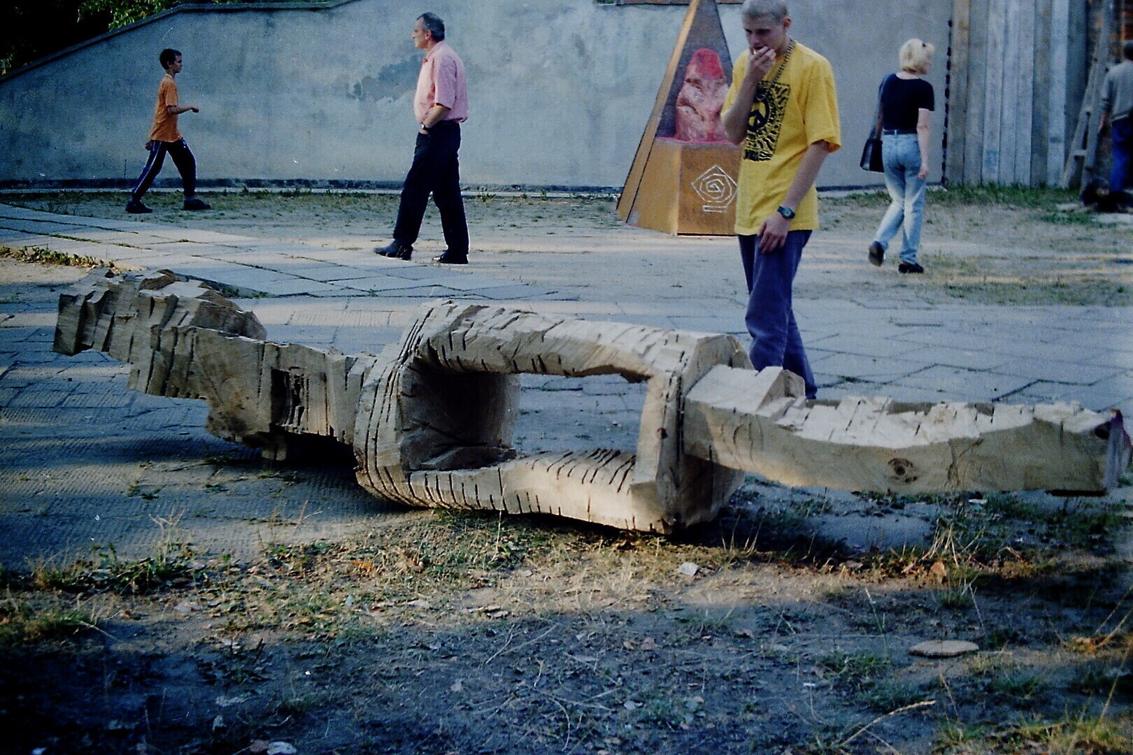 Skrzyżowania w Piotrkowie Trybunalskim. Historia niezwykłej galerii rzeźby w przestrzeni miasta