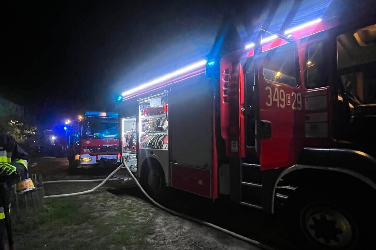 Pożar budynku gospodarczego. Mężczyzna próbował gasić ogień