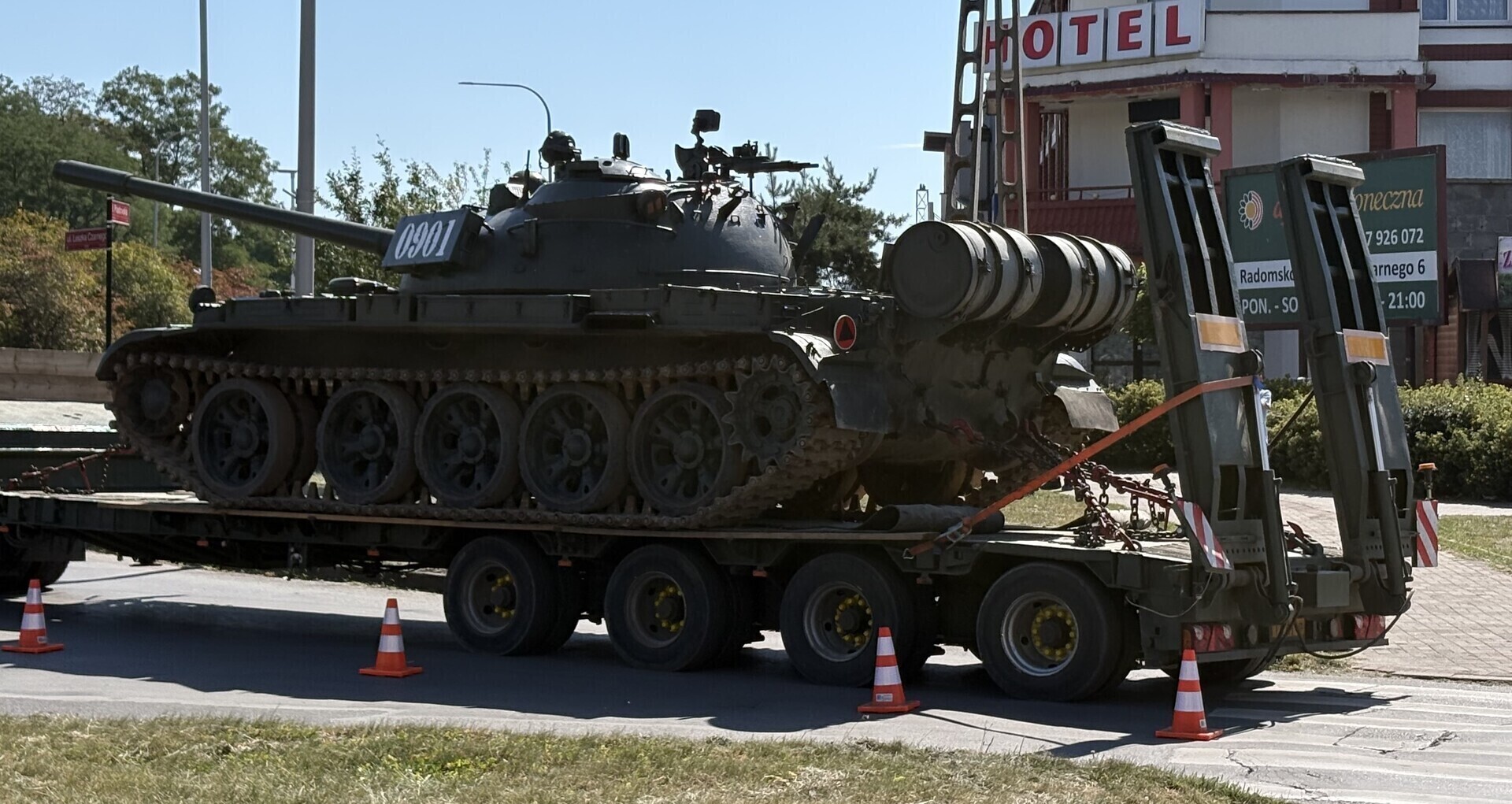 Powiatowy Dzień Wojska Polskiego w Radomsku. Defilada i piknik wojskowy w Strzałkowie