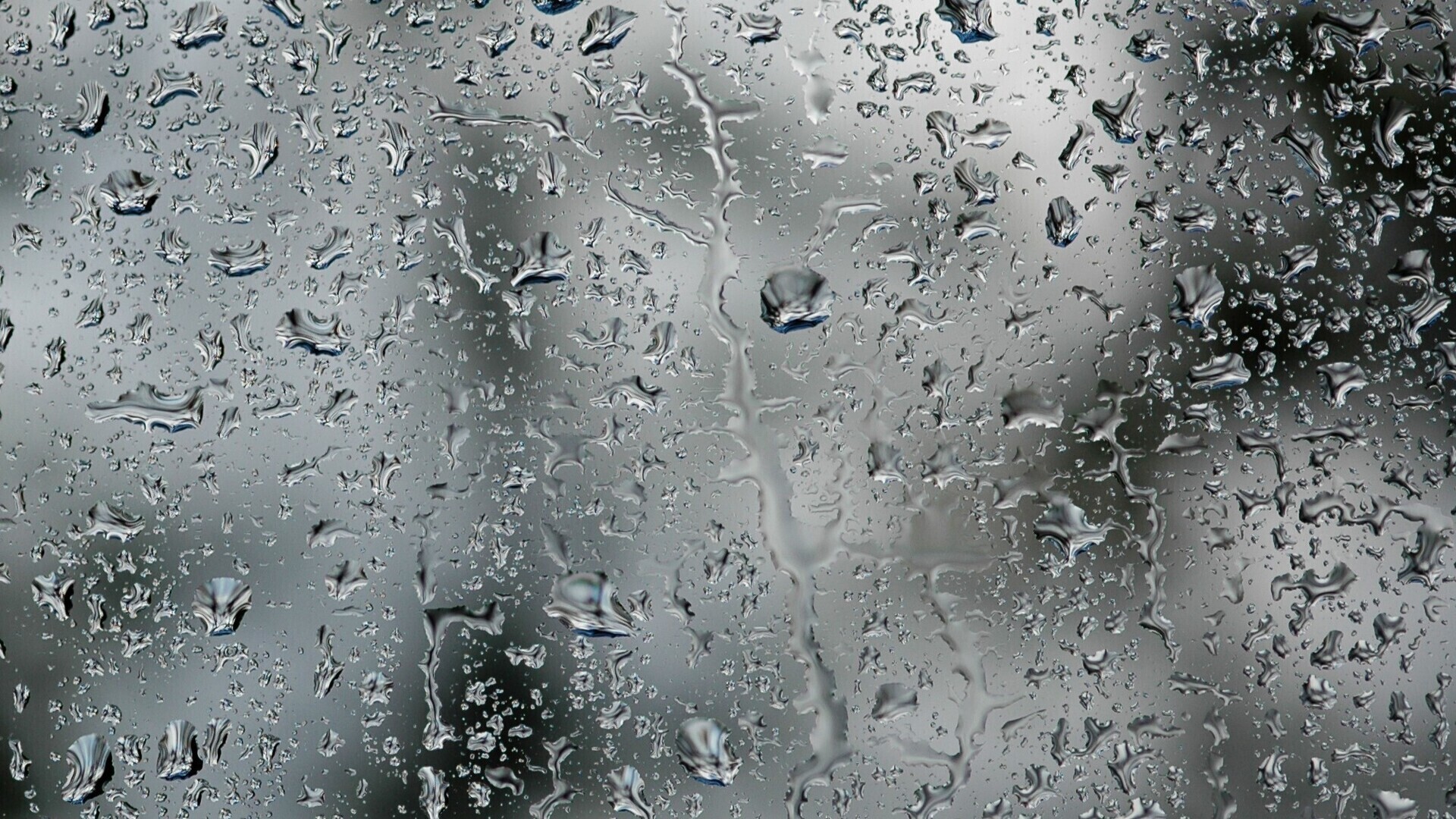 Możliwe silne opady deszczu burze silny wiatr i grad. IMGW ostrzega region