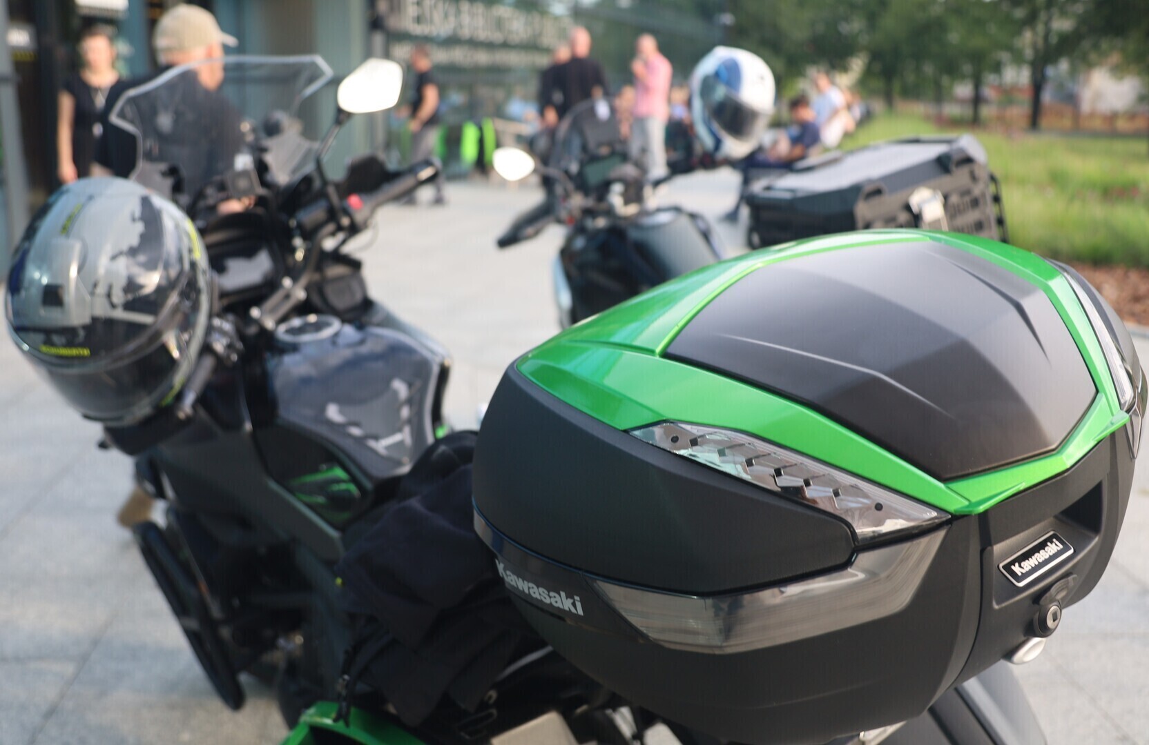 Trzej pisarze na motocyklach. Literacki rajd dla Dawida zawitał do Piotrkowa