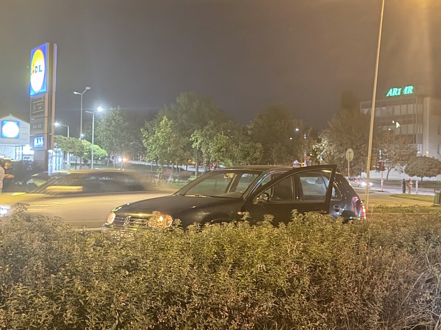 Motocyklista zderzył się z osobówką w Piotrkowie. Kierowca dostał ponad tysiąc złotych mandatu
