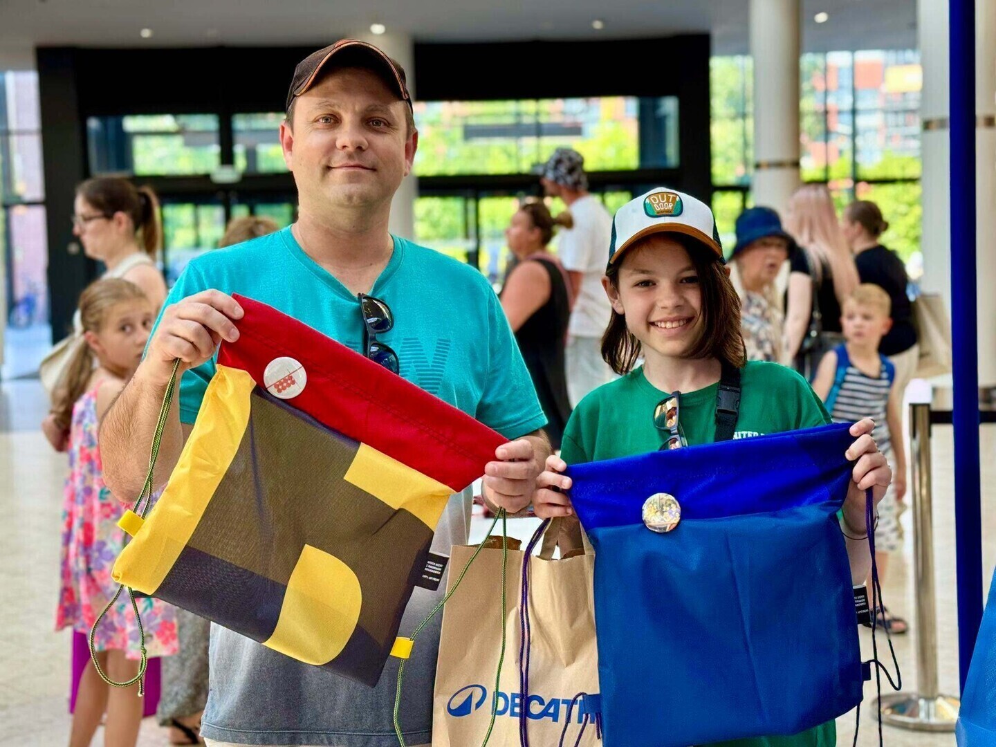 Warsztaty upcyklingowe w galerii Focus Mall. Ze starych banerów reklamowych powstaną unikatowe workoplecaki