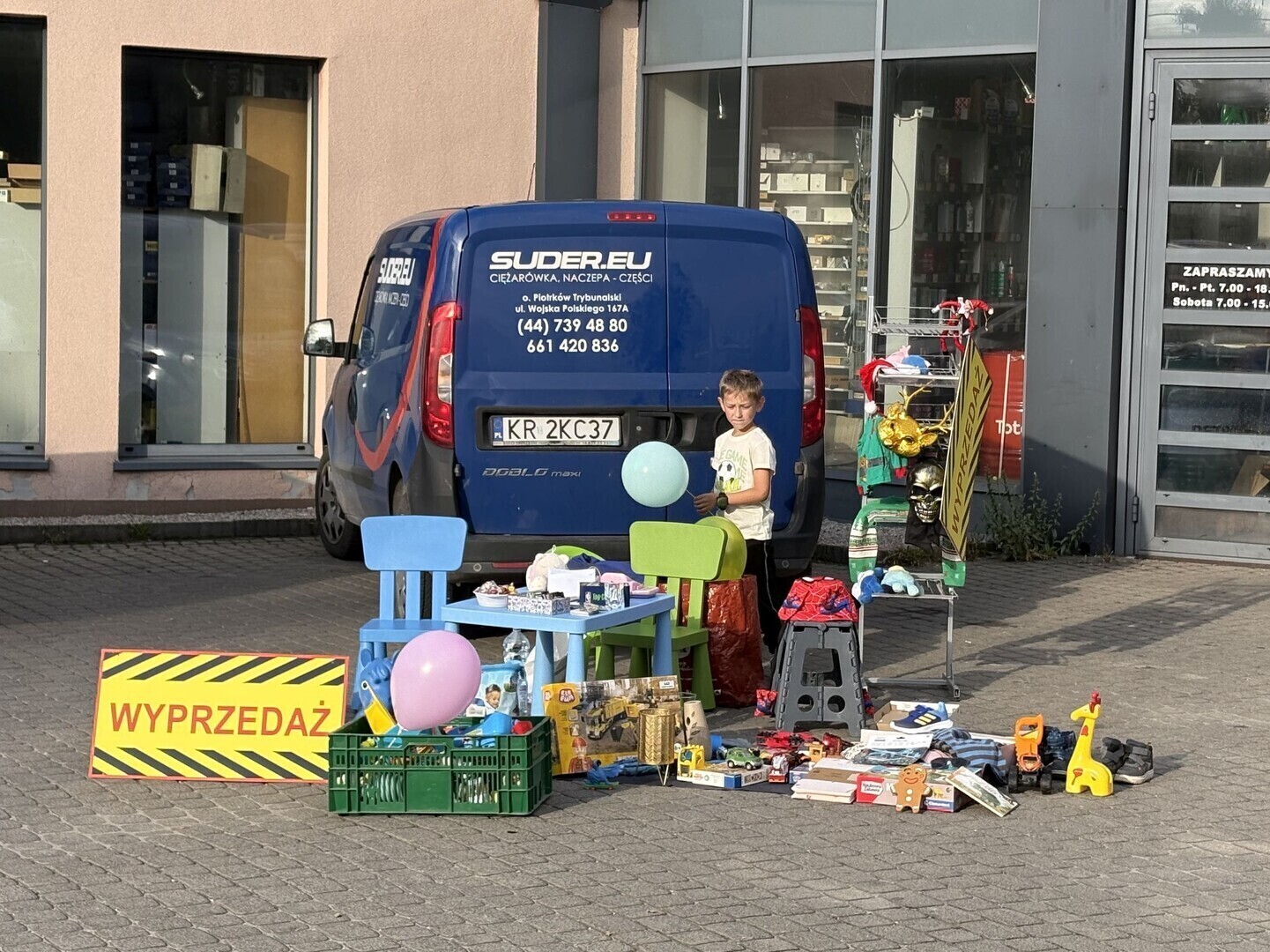 Wyprzedaż garażowa na Szczekanicy. 20 rodzin wystawiło swoje stoiska