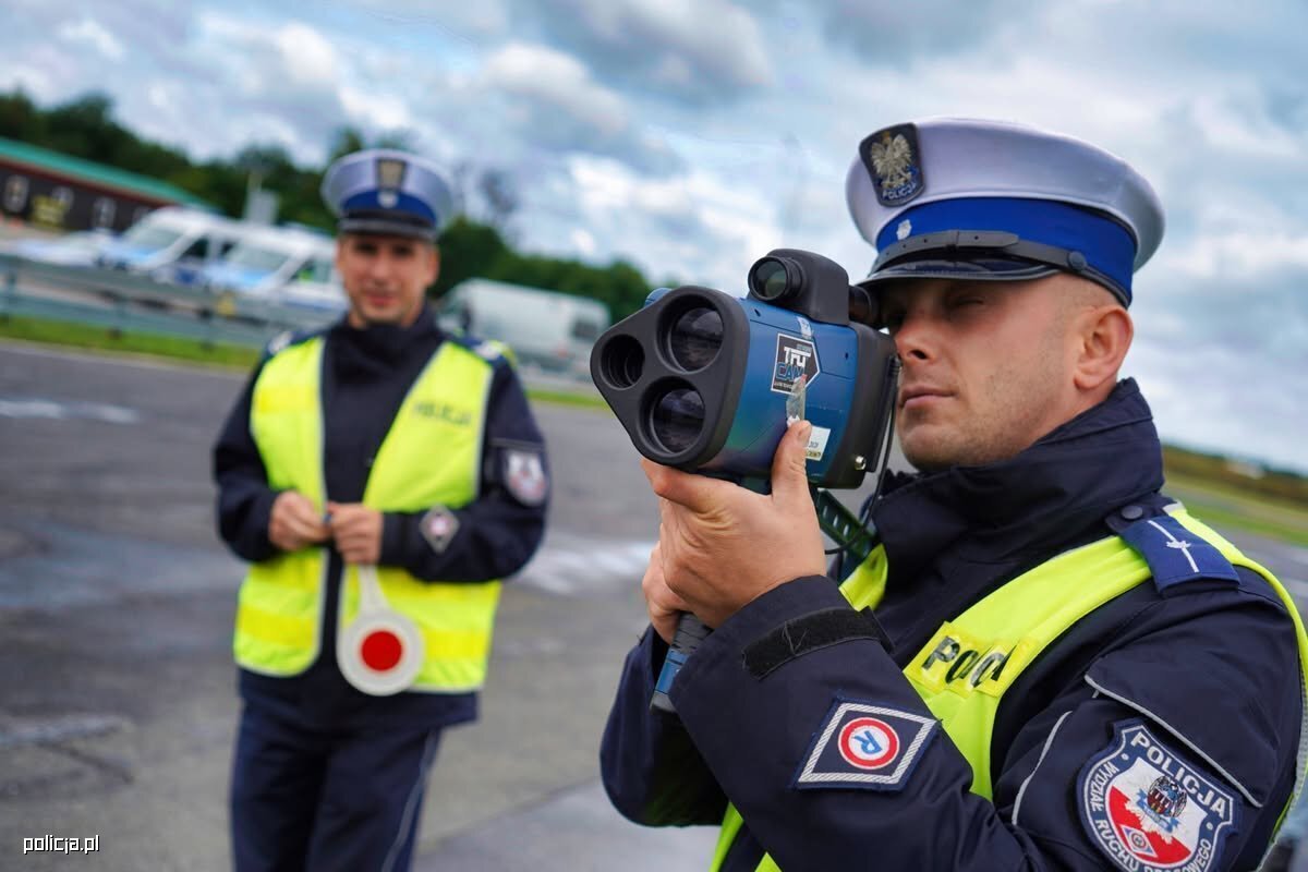ROADPOL Safety Days w Piotrkowie. Policjanci kontrolują prędkość