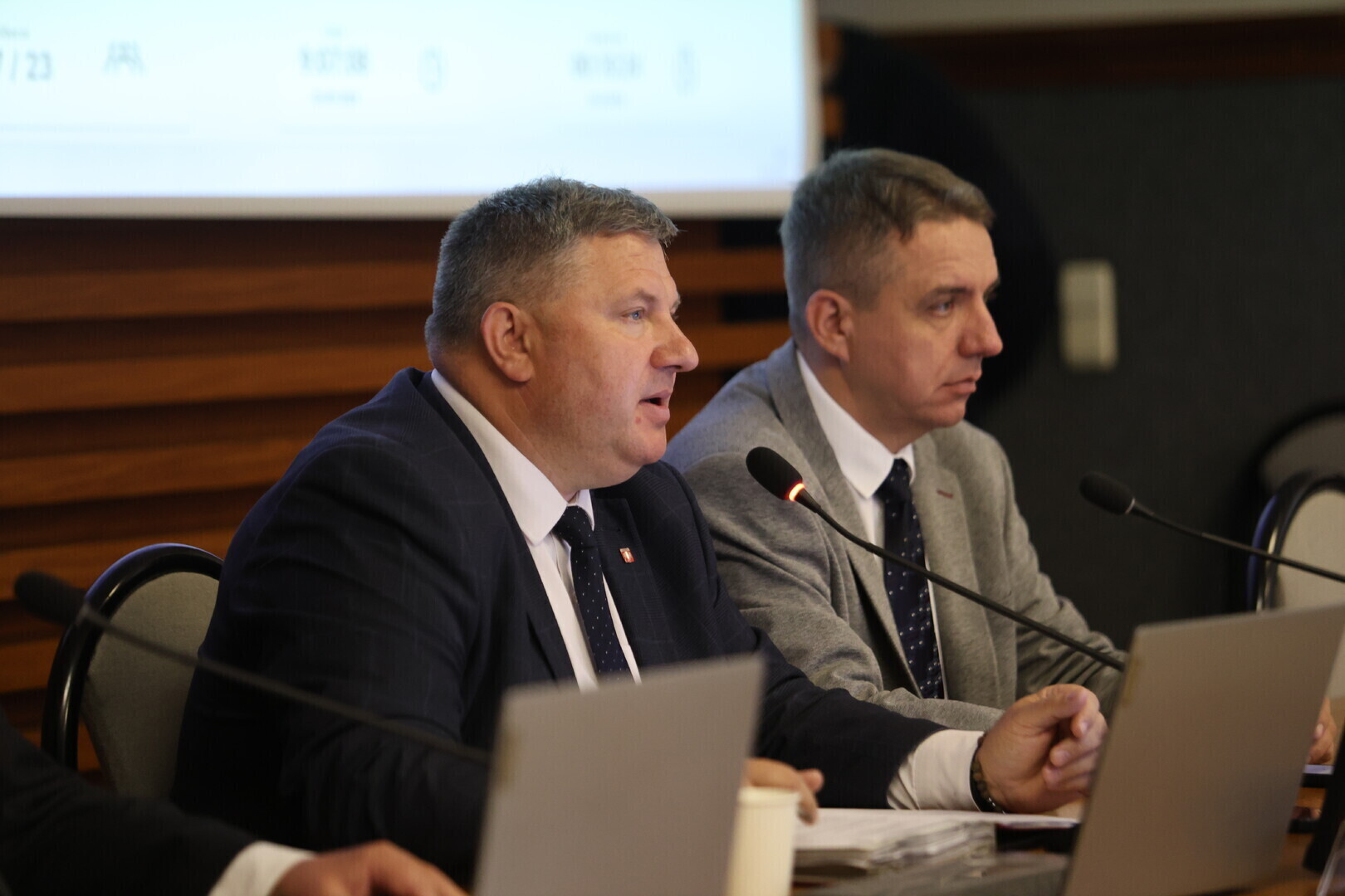 Podatki w górę po burzliwej sesji. Radni wychodzili z sali spór o mandat Winiarskiego RELACJA